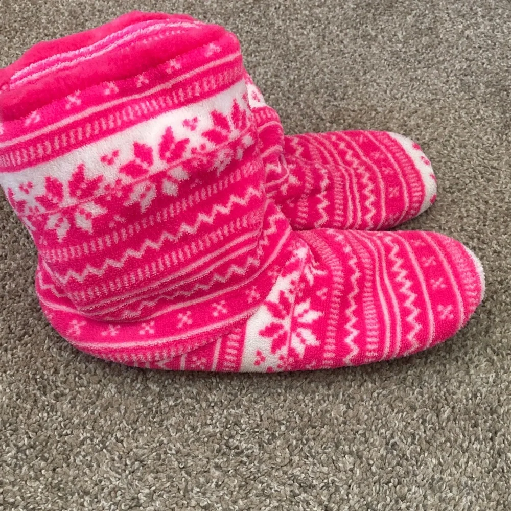 Cozy Pink Patterned Women's Slippers - Picture 2 of 5